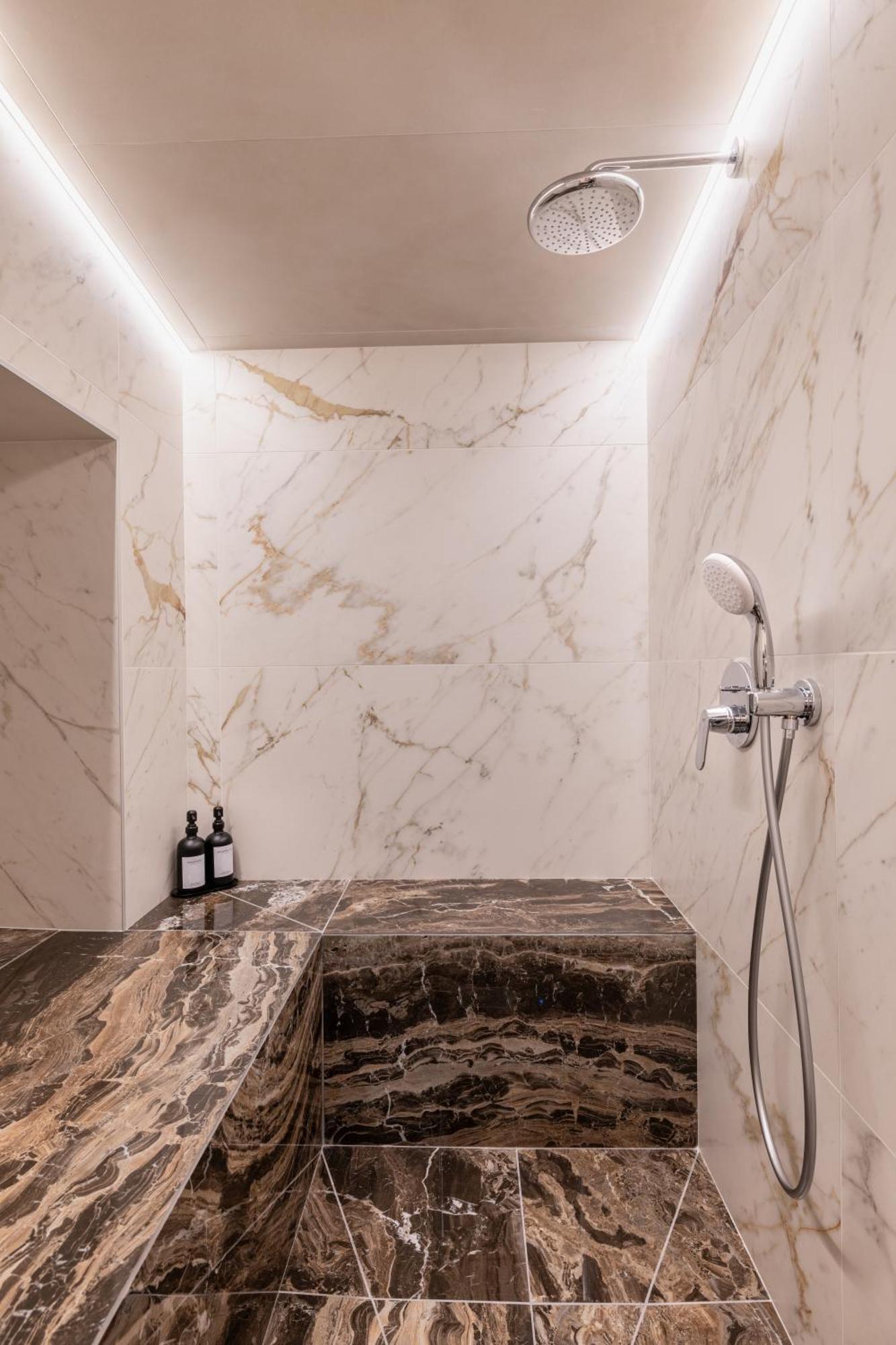 C0C00N Veritable Hammam A Partager A Deux Riom Esterno foto